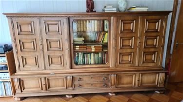 Abbildung: Wohnzimmerschrank