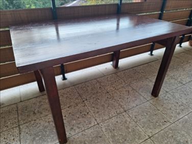 Abbildung: Balkon-Tisch mit 2 Sesseln