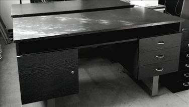 Abbildung: Schreibtisch zu verschenken