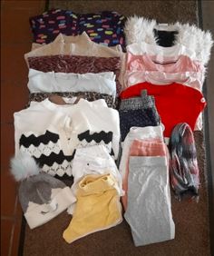 Abbildung: Kleider Paket für Mädchen 134/140