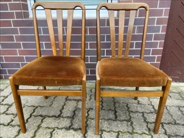 Abbildung: Stühle zu verschenken.