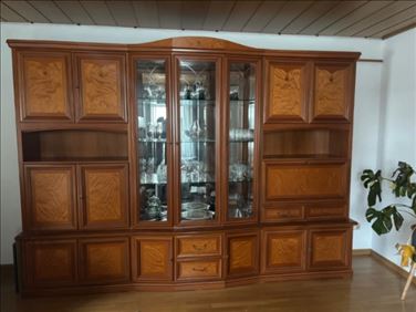 Abbildung: Wohnzimmerschrank mit TV-Schrank zu verschenken 