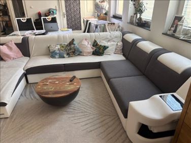 Abbildung: XXL Couchlandschaft Max. 1 Jahr alt