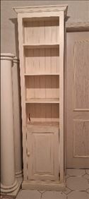 Abbildung: Schrank massiv creme